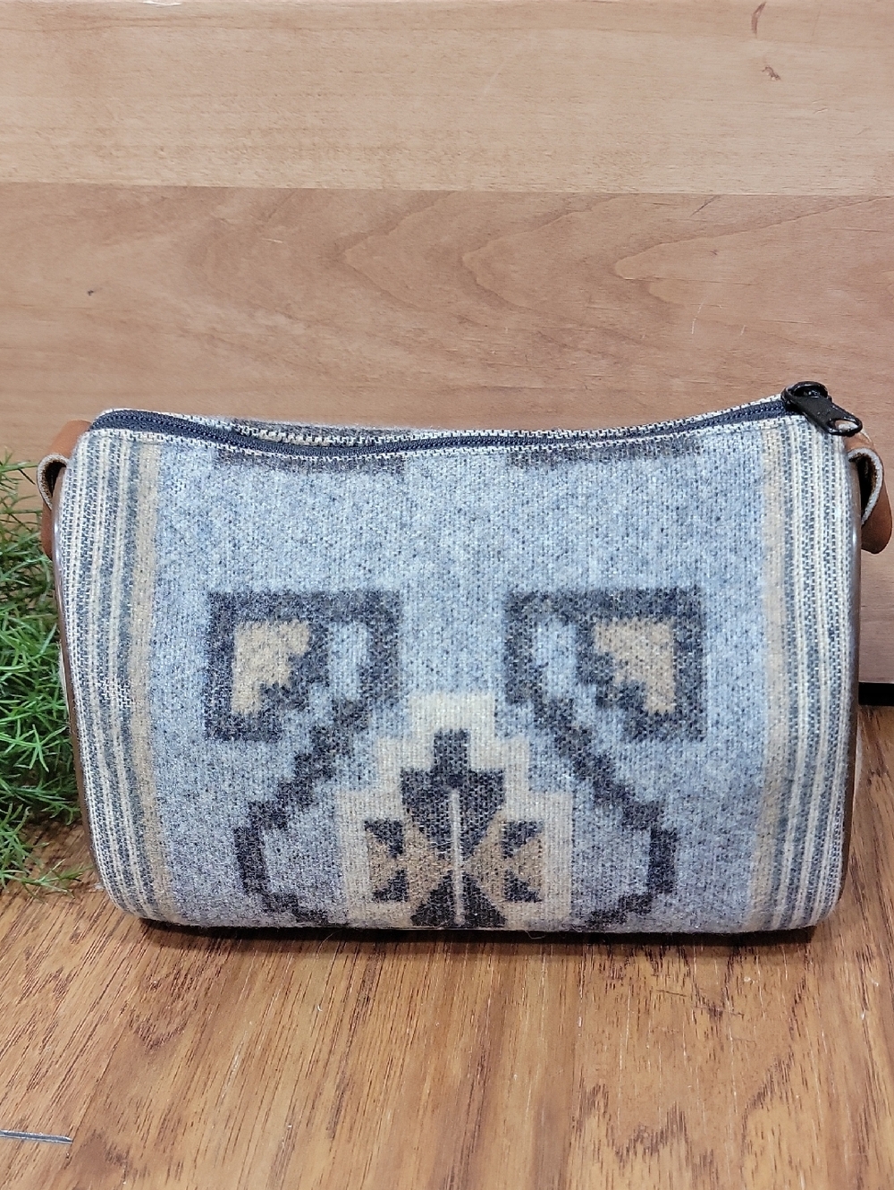 Vintage Pendleton Wool Jacquard & Leather Barrel Bag - Picture 4 of 14